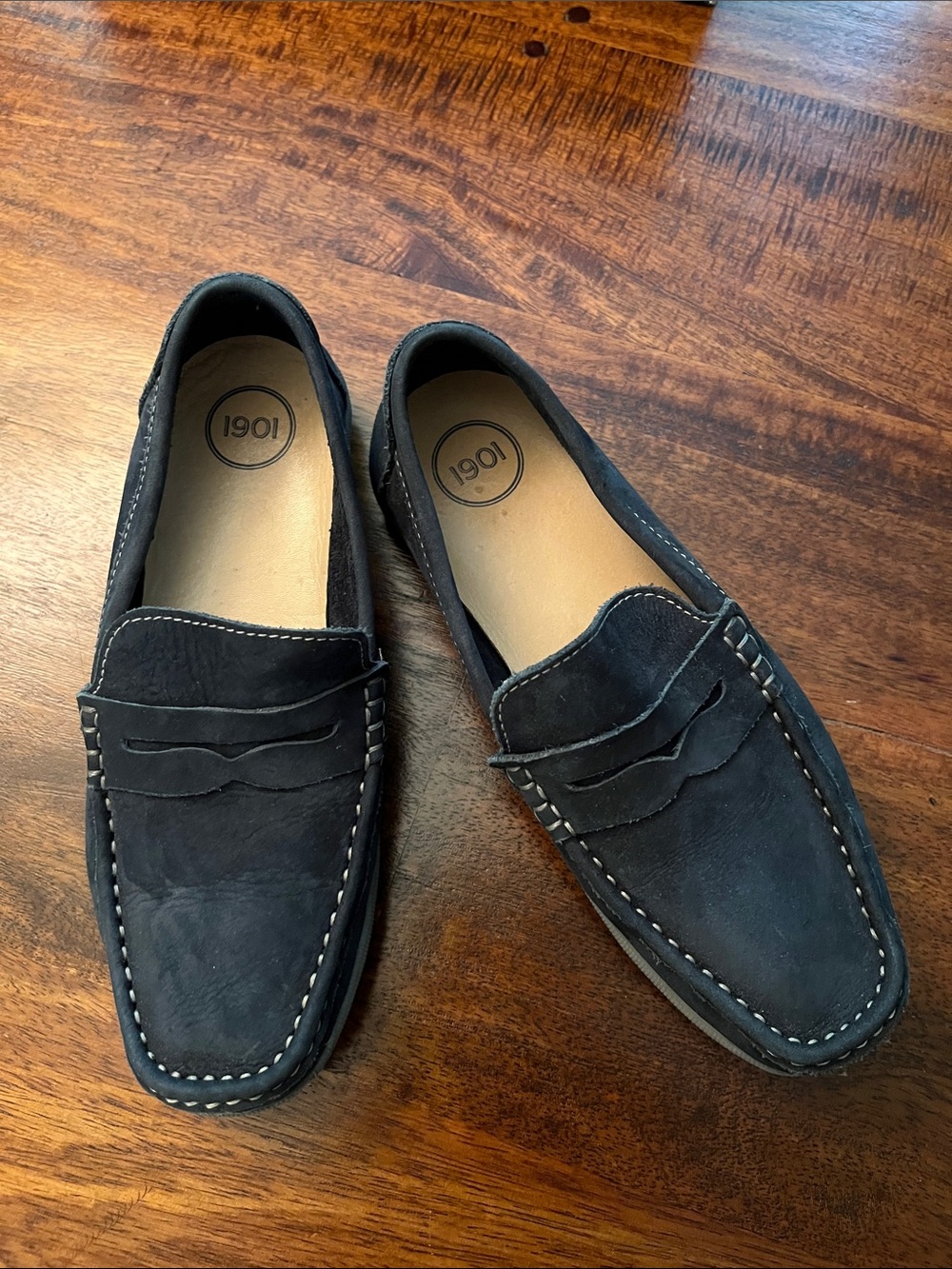 1901 Brand - Boys Navy Suede Penny Loafers
EU Size 34 - US Size 2.5/3